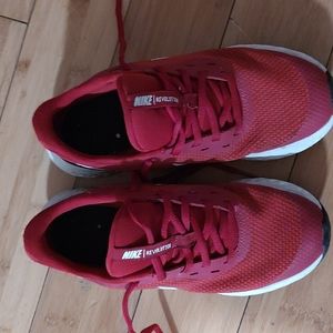 Boy's Nike Revolution